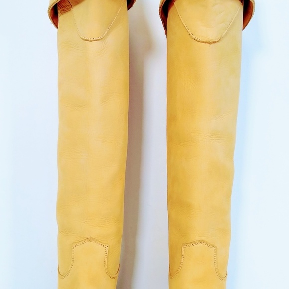 Gorgeous cream colored Zodiac boots! - Picture 7 of 7